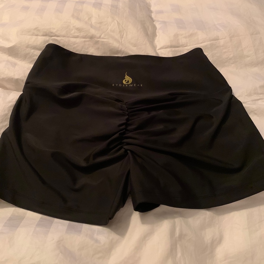 Ryderwear high waisted scrunch Shorts